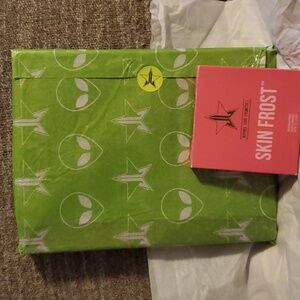 BN Jeffree Star Alien palette